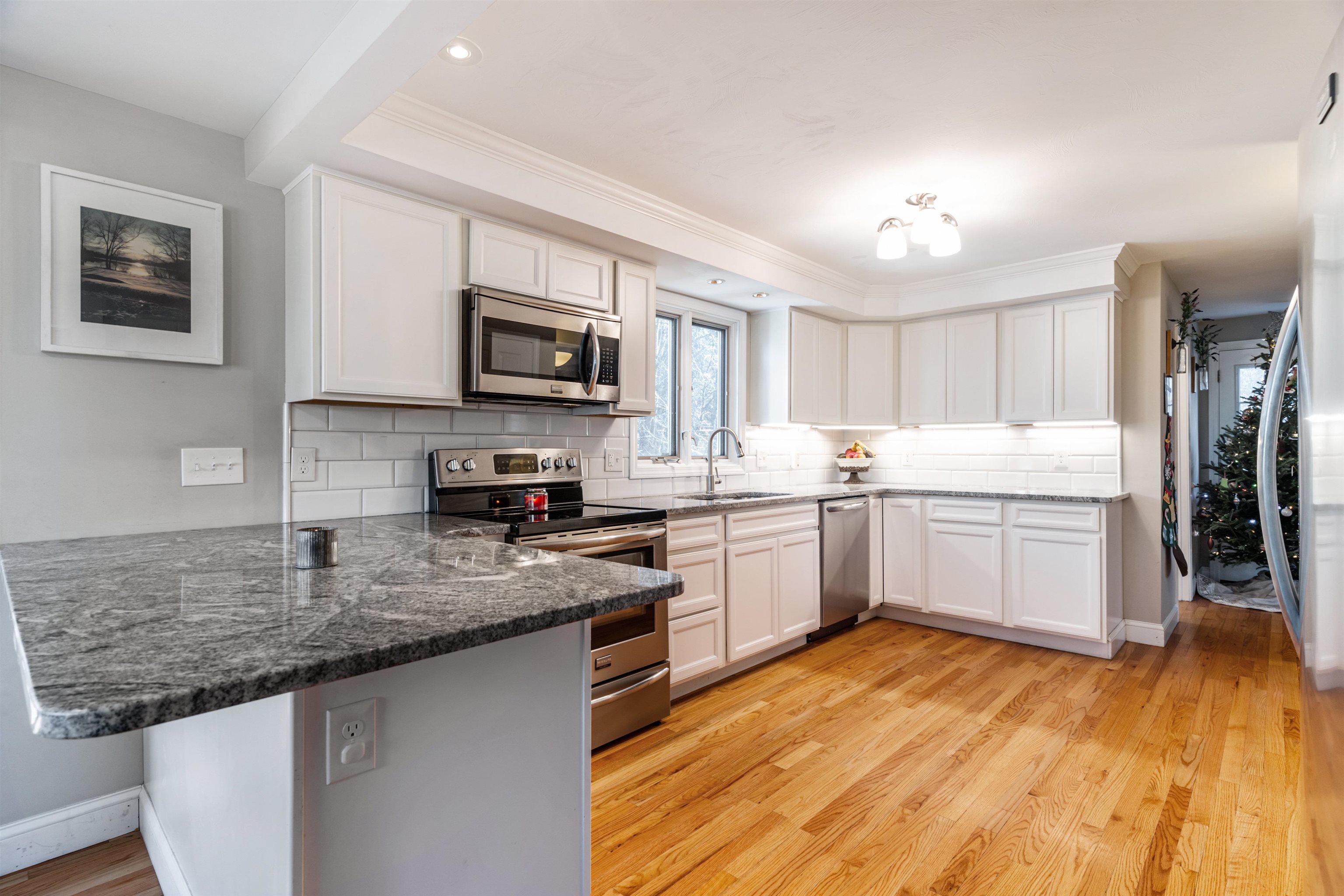 14 Lawson Farm Road Londonderry, NH 03053 - Photo 17 of 38