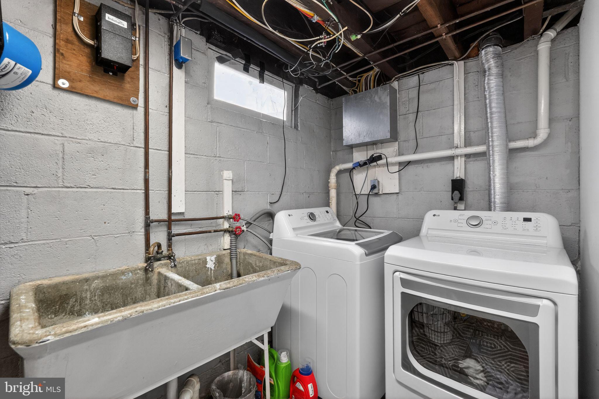 226 Potomac Road Wilmington, DE 19803 - Photo 25 of 29 Functional laundry space with utility sink.