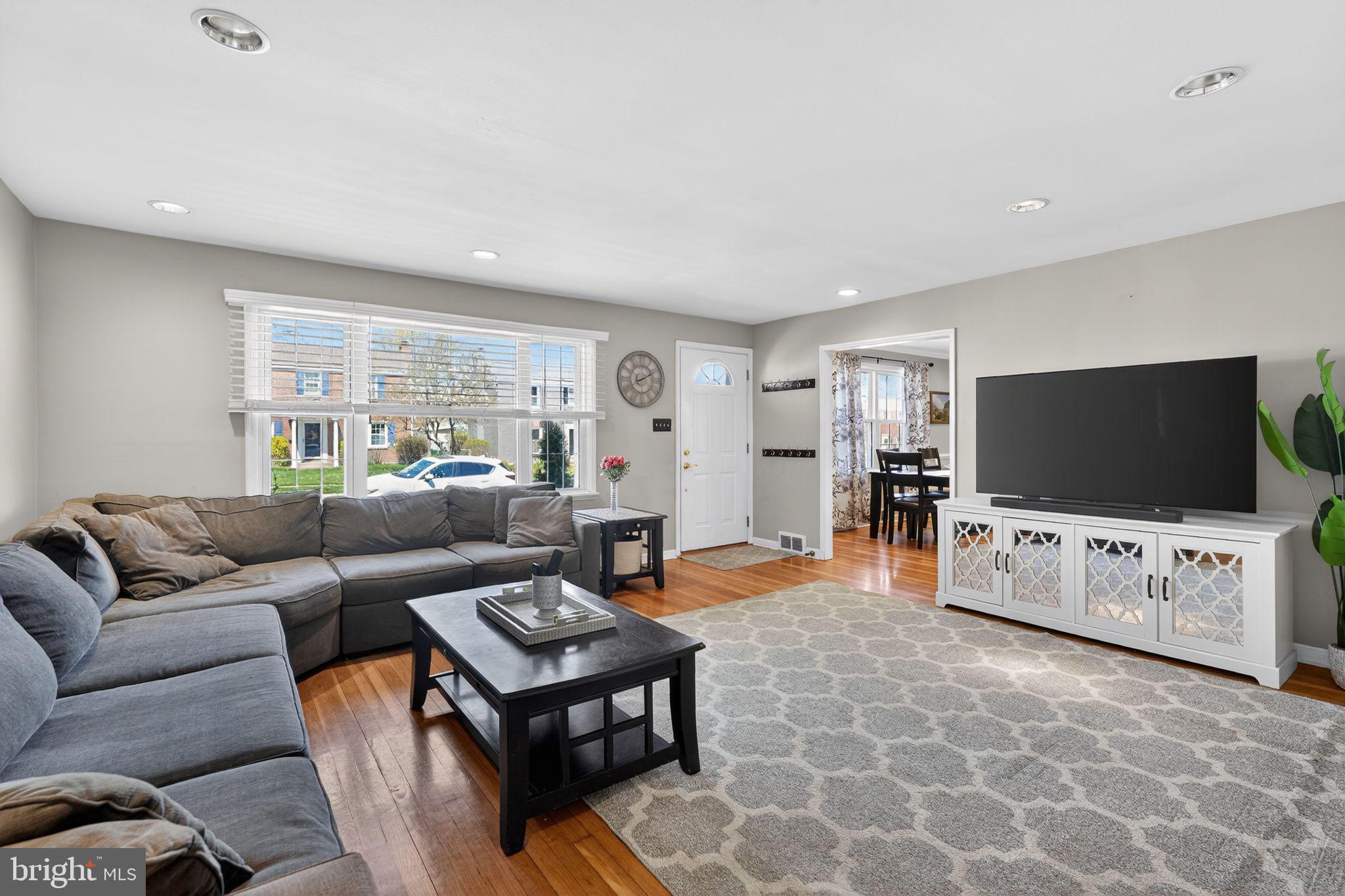226 Potomac Road Wilmington, DE 19803 - Photo 4 of 29 Inviting living space with natural light.