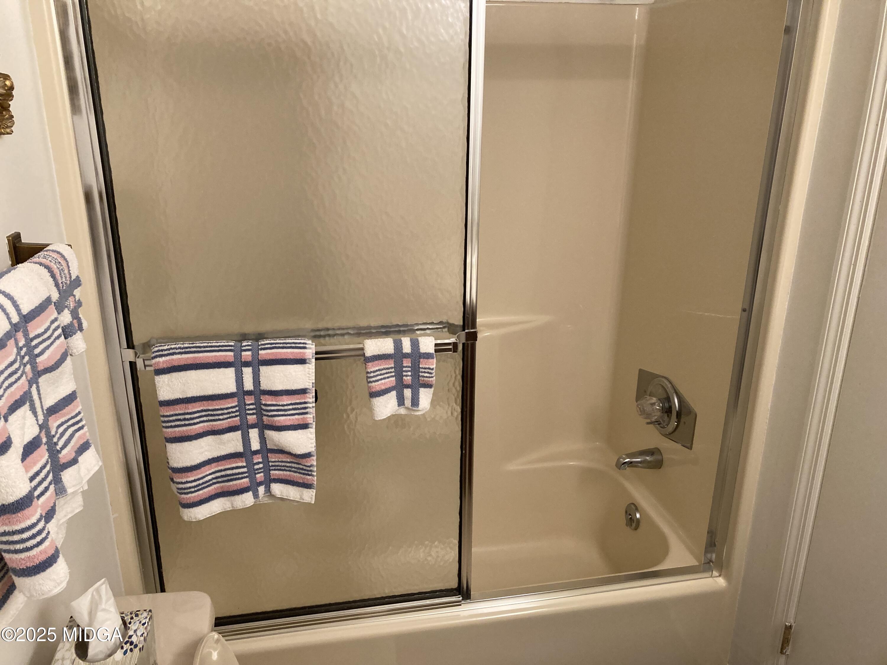 6236 Stapleton Road Macon, GA 31206 - Photo 21 of 47 a bathroom with a bathtub