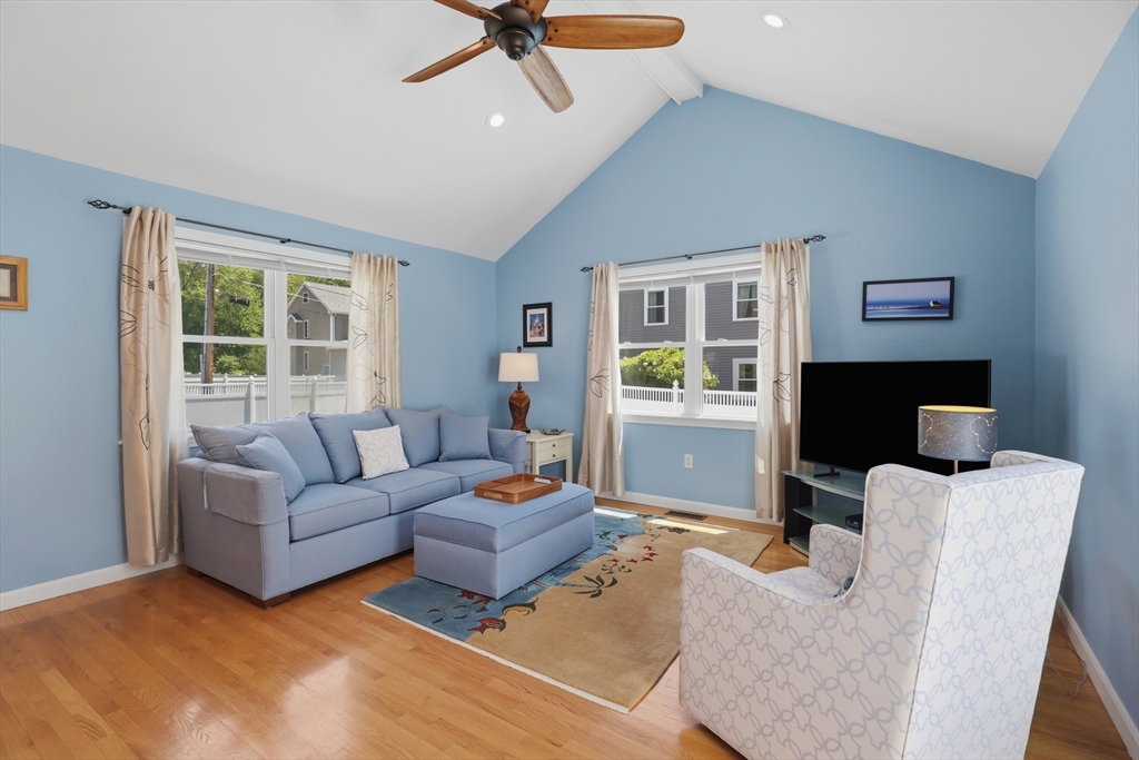 35 Kendrick Road Wakefield, MA 01880 - Photo 3 of 29