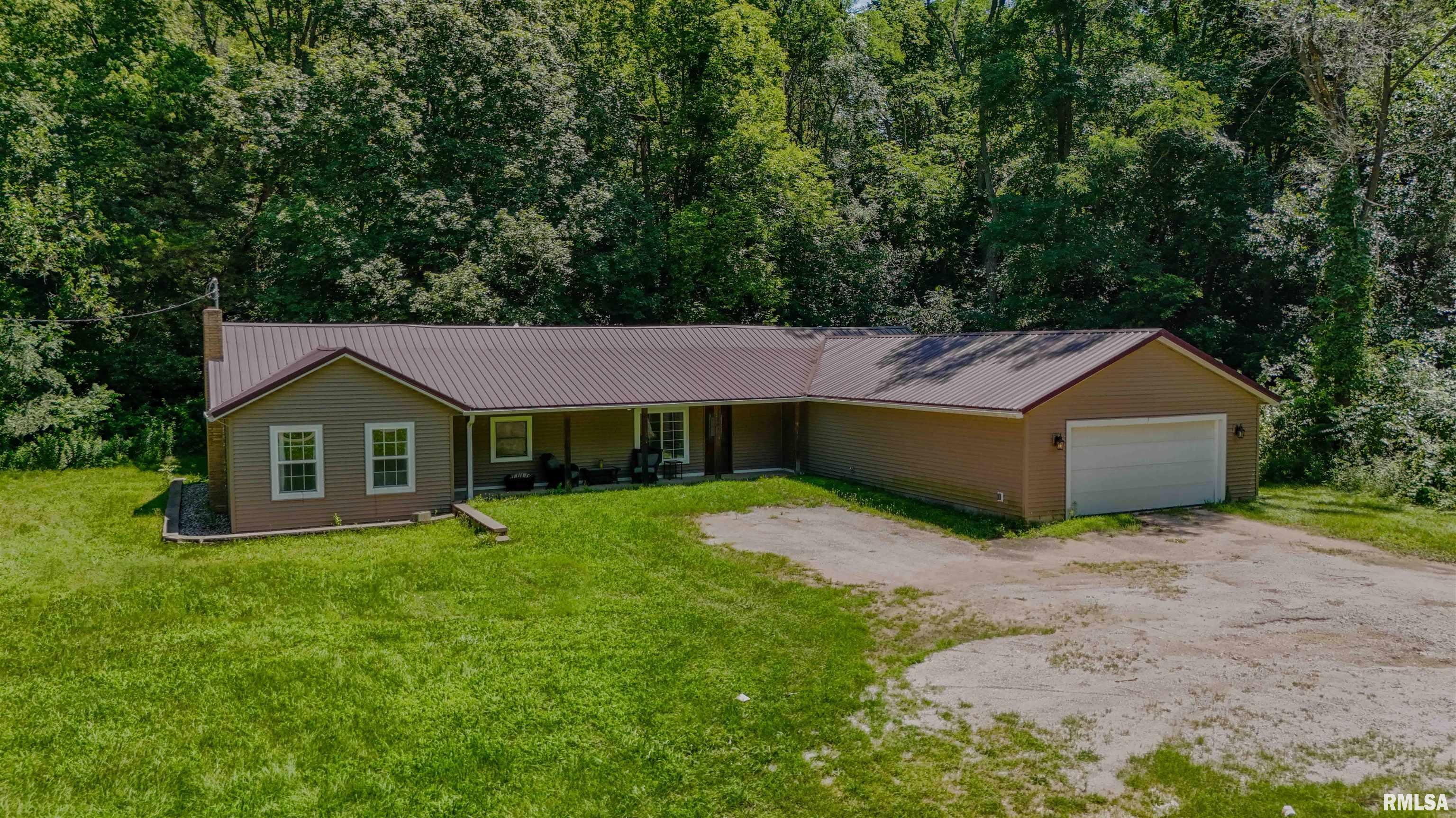 1562 Spring Bay Road East Peoria, IL 61611 - Photo 1 of 52