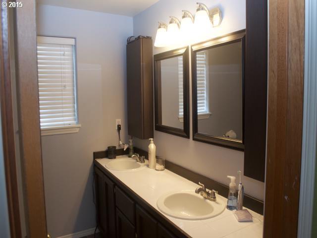 16923 Southwest Division Street Beaverton, OR 97007 - Photo 9 of 16 Gallery Image 9