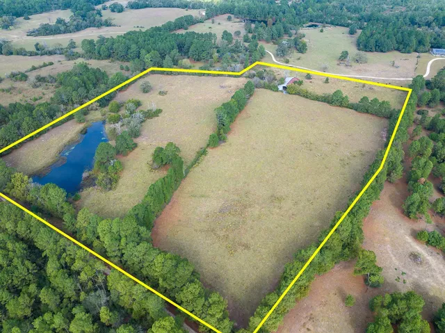 an aerial view of a yard