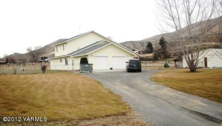 4208 Thorp Road Moxee, WA 98936 - Photo 3 of 21 a view of white house with a yard