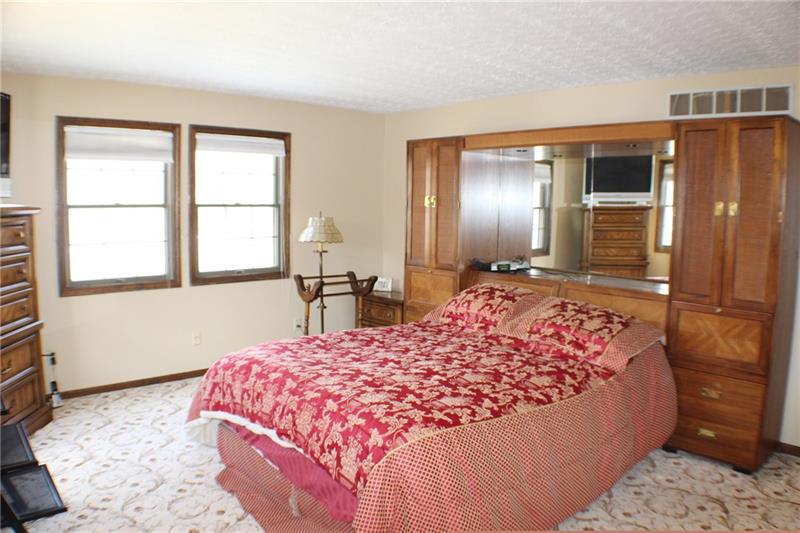 726 Enterprise Road Grove City, PA 16127 - Photo 13 of 22 Gallery Image 13