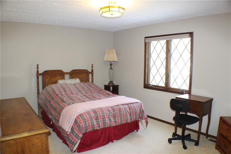 726 Enterprise Road Grove City, PA 16127 - Photo 18 of 22 Gallery Image 18
