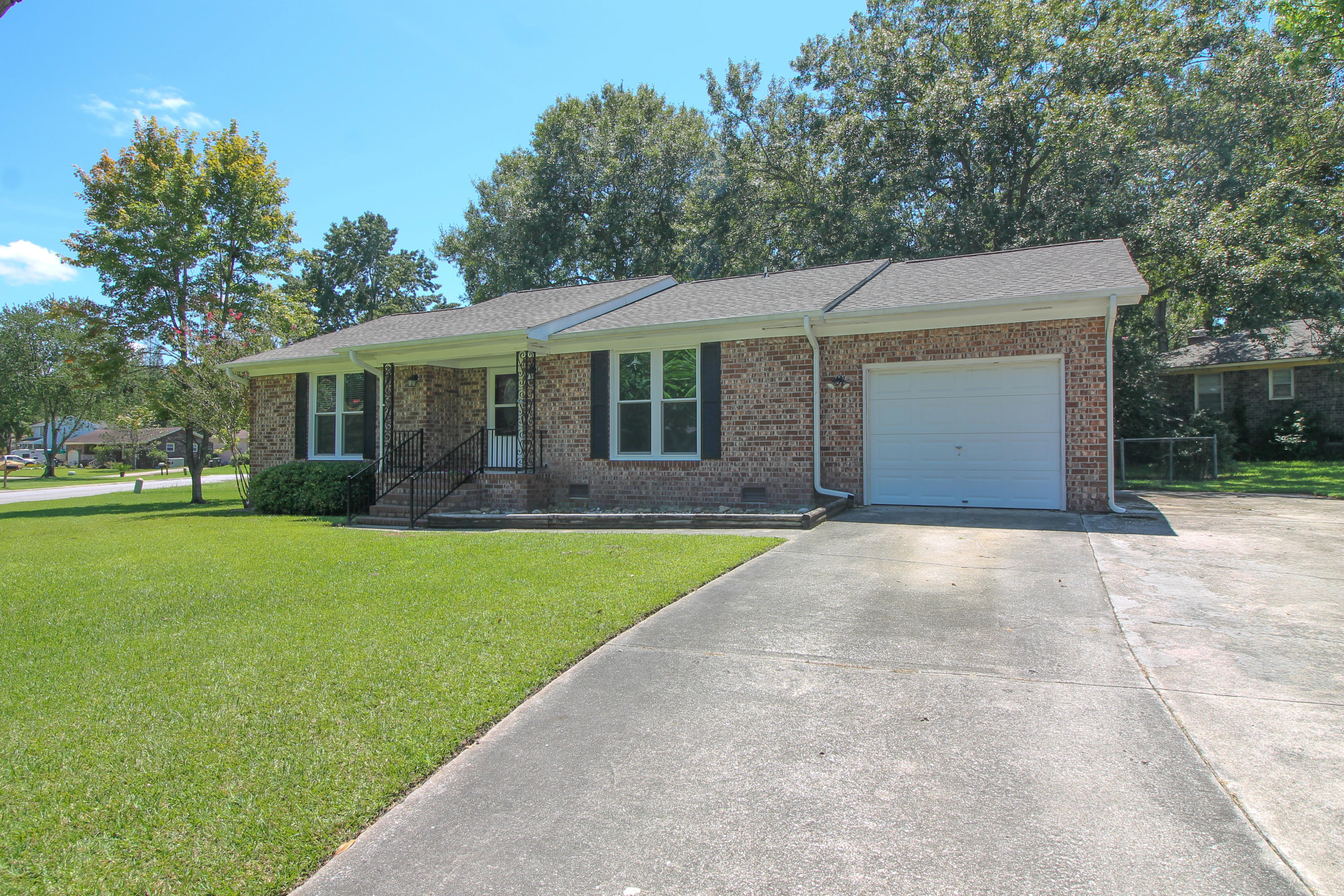 103 Drexel Road Ladson, SC 29456 - Photo 4 of 34 IMG_8658