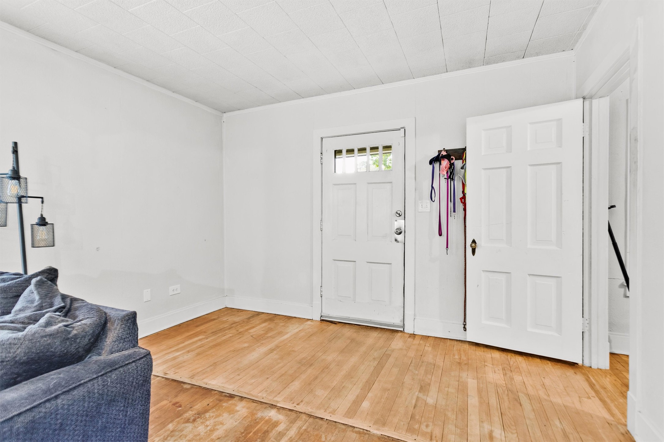 1720 18th Street Huntsville, TX 77340 - Photo 8 of 37 a view of livingroom with furniture and wooden floor