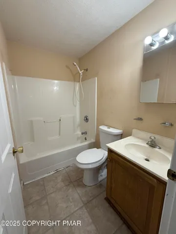 $2,150 | 353 Braeside Avenue, East Stroudsburg, PA 18301