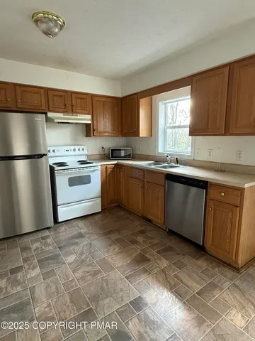 $2,150 | 353 Braeside Avenue, East Stroudsburg, PA 18301