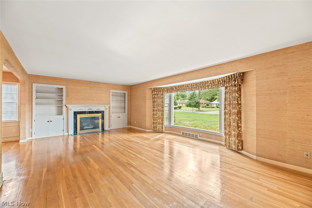 1097 Rutherford Road Cleveland, OH 44112 - Photo 3 of 31