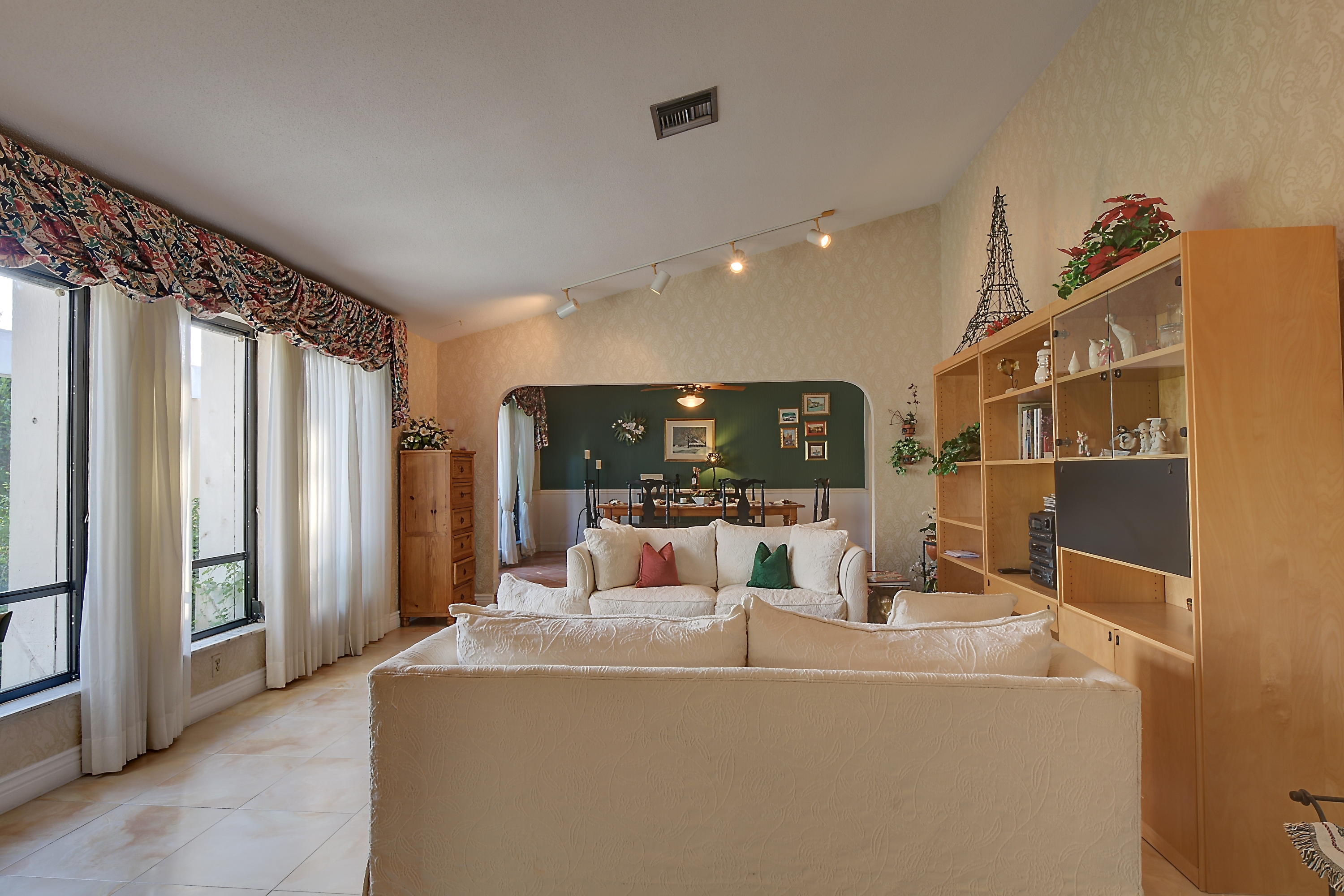 6811 Giralda Circle Boca Raton, FL 33433 - Photo 5 of 32 N2G13