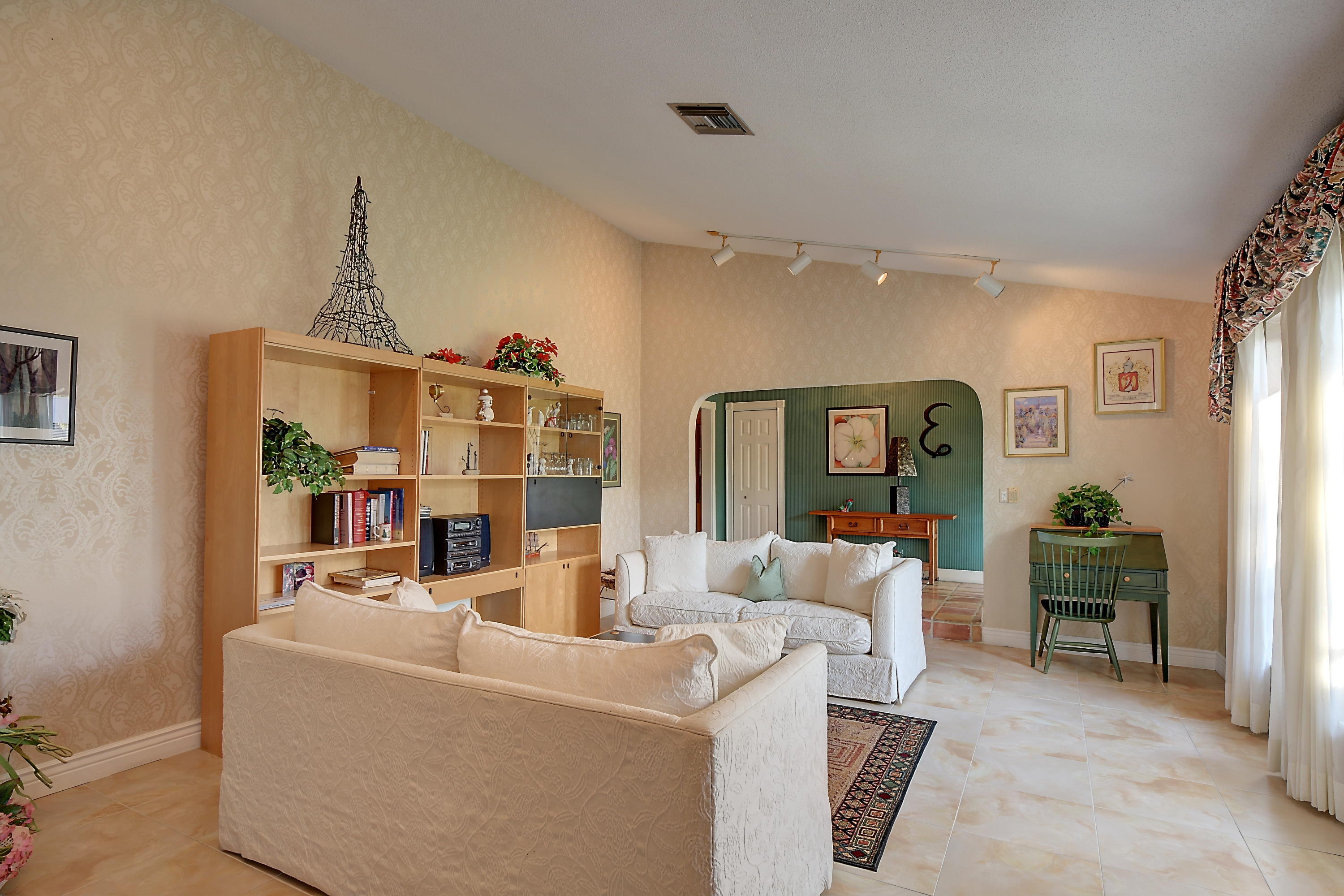 6811 Giralda Circle Boca Raton, FL 33433 - Photo 6 of 32 N2G12