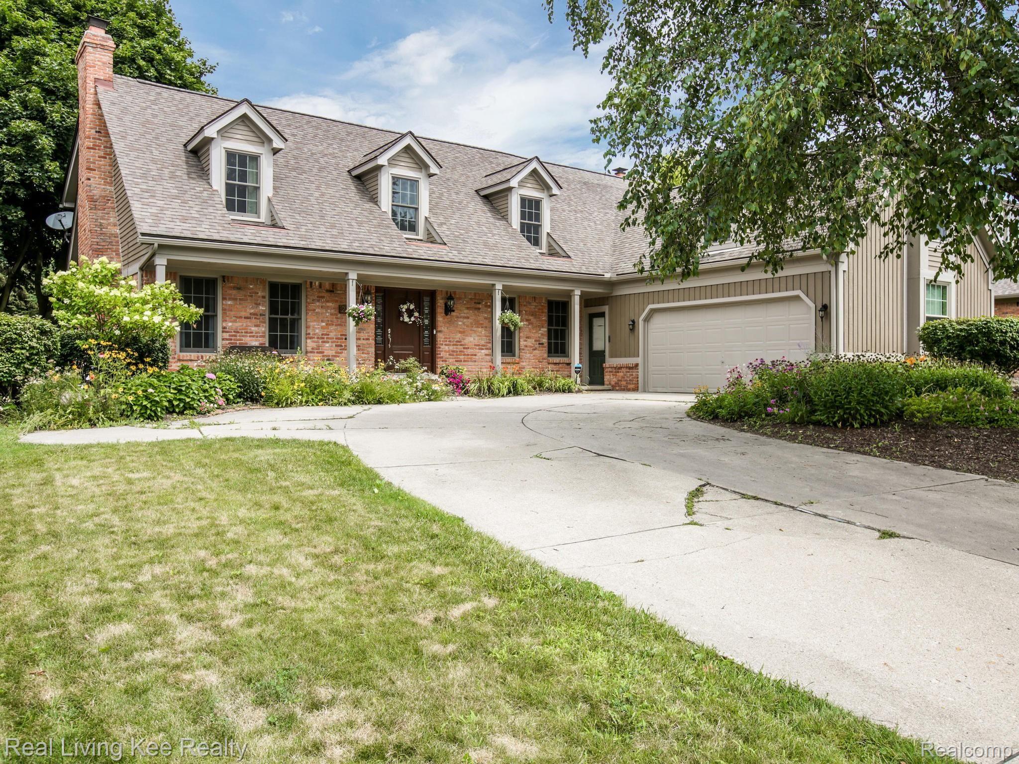 2412 Munster Road Rochester, MI 48309 - Photo 2 of 40 Front Elevation / 2 car side entrance garage