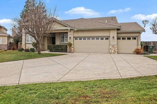 $1,299,950 | 121 St Nazaire Court, Martinez, CA 94553