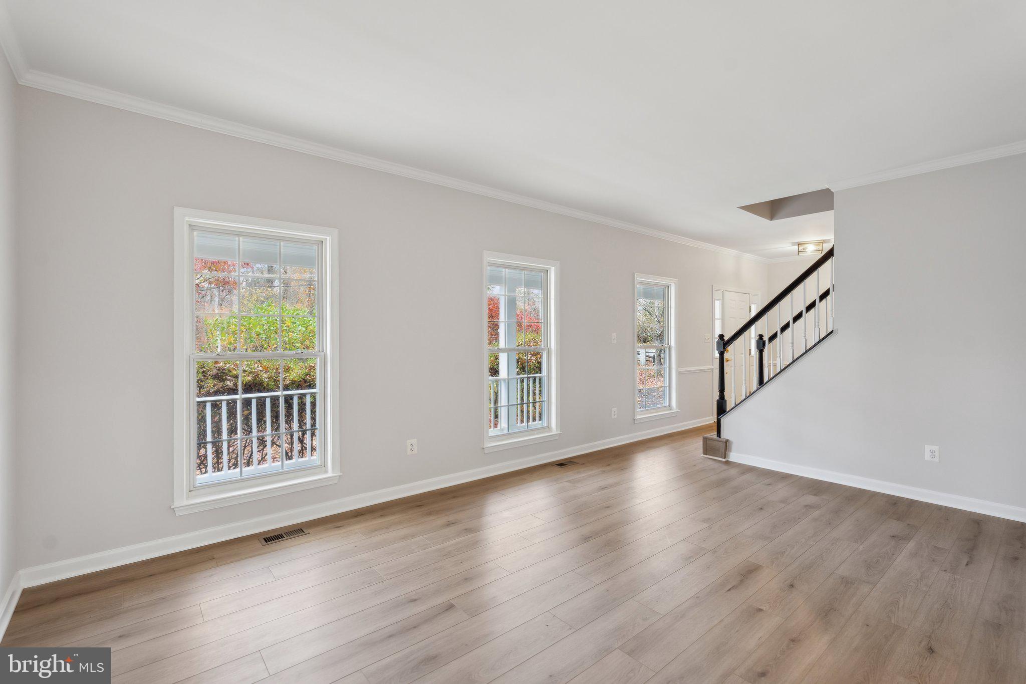 8385 Sinclair Mill Road Manassas, VA 20112 - Photo 7 of 56 Living Room