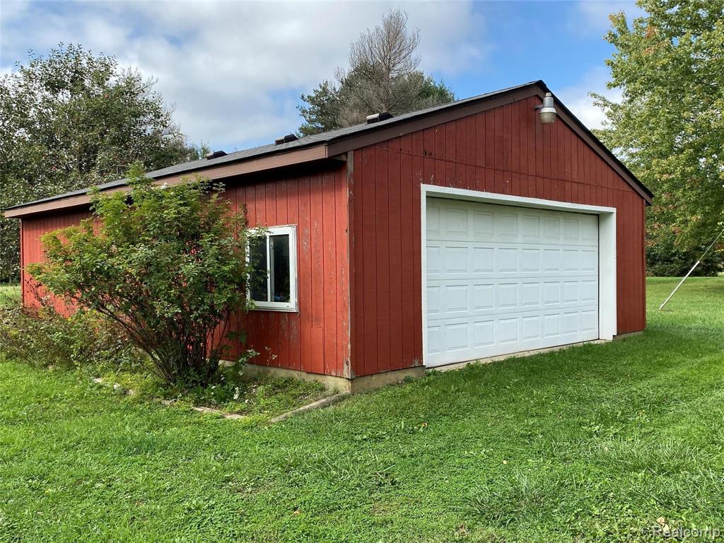 6949 Capac Road Yale, MI 48097 - Photo 13 of 31