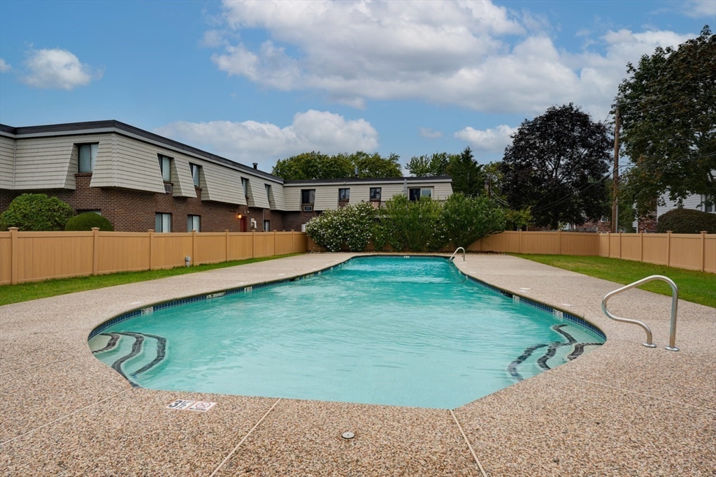 4 Hallmark Gardens, Unit 2 Burlington, MA 01803 - Photo 18 of 19