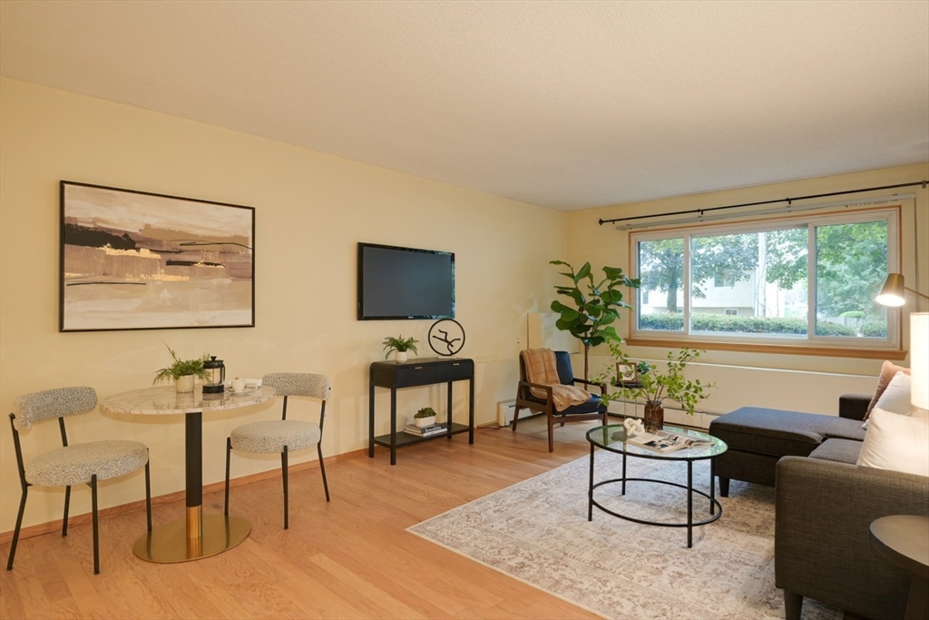 4 Hallmark Gardens, Unit 2 Burlington, MA 01803 - Photo 3 of 19