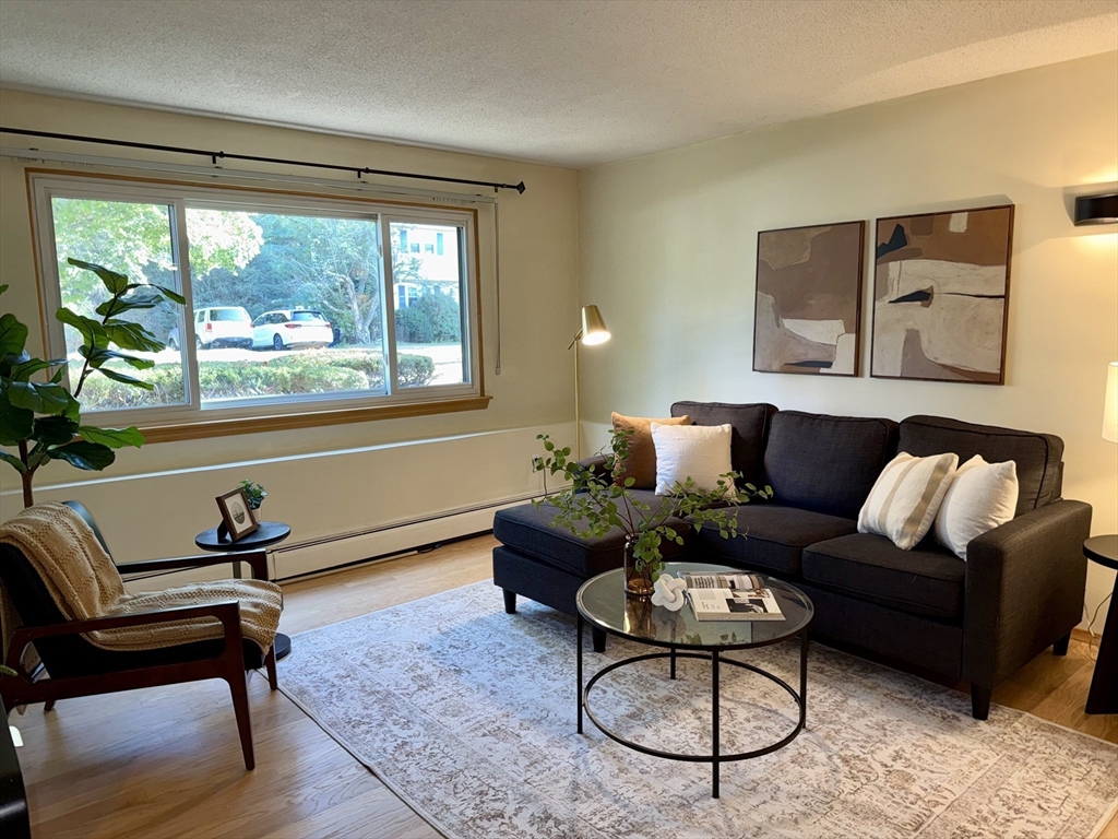 4 Hallmark Gardens, Unit 2 Burlington, MA 01803 - Photo 5 of 19