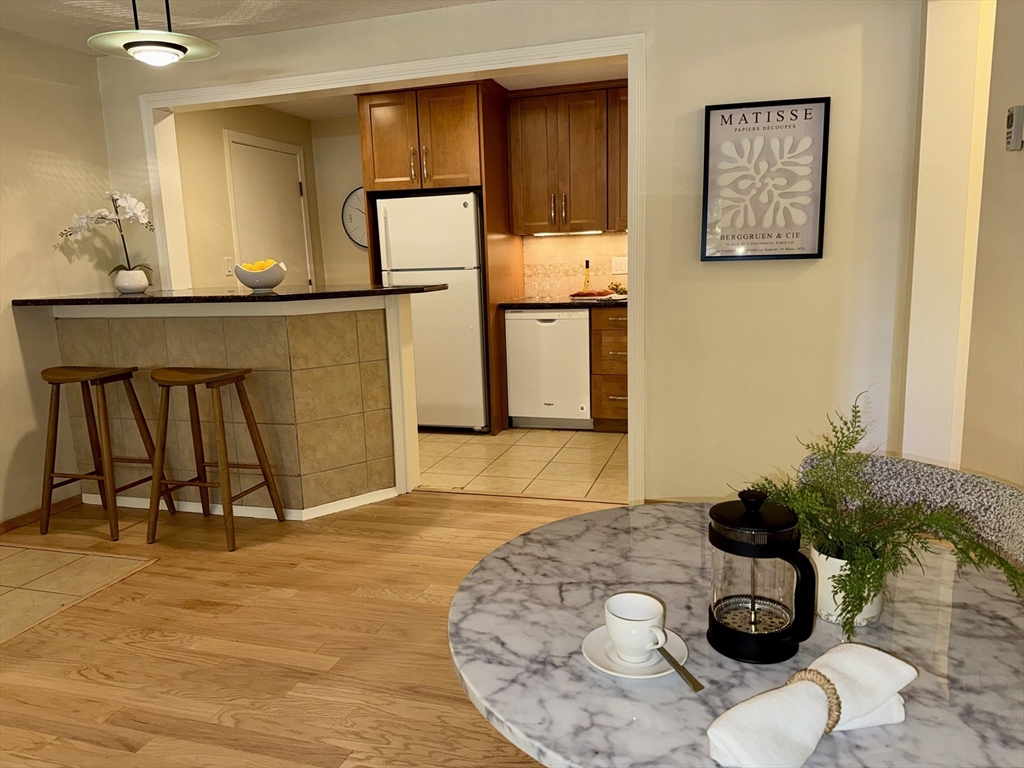 4 Hallmark Gardens, Unit 2 Burlington, MA 01803 - Photo 8 of 19