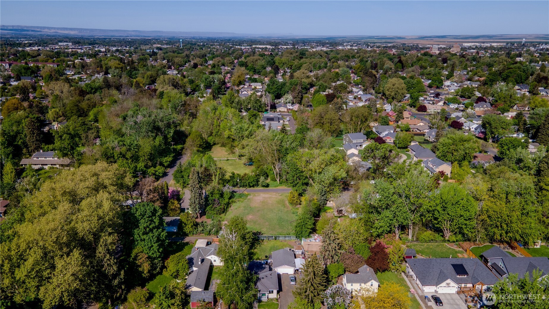 1031 Woodlawn Street Walla Walla, WA 99362 - Photo 4 of 7 an aerial view of a houses with a yard and street