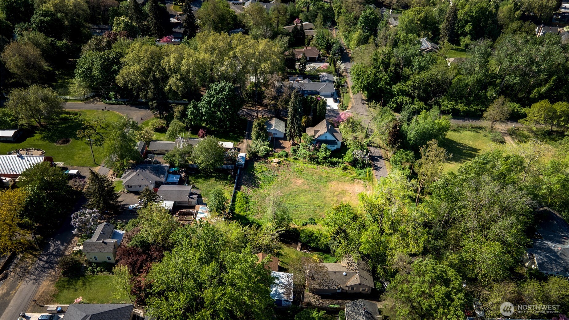 1031 Woodlawn Street Walla Walla, WA 99362 - Photo 6 of 7 an aerial view of residential houses with outdoor space and trees