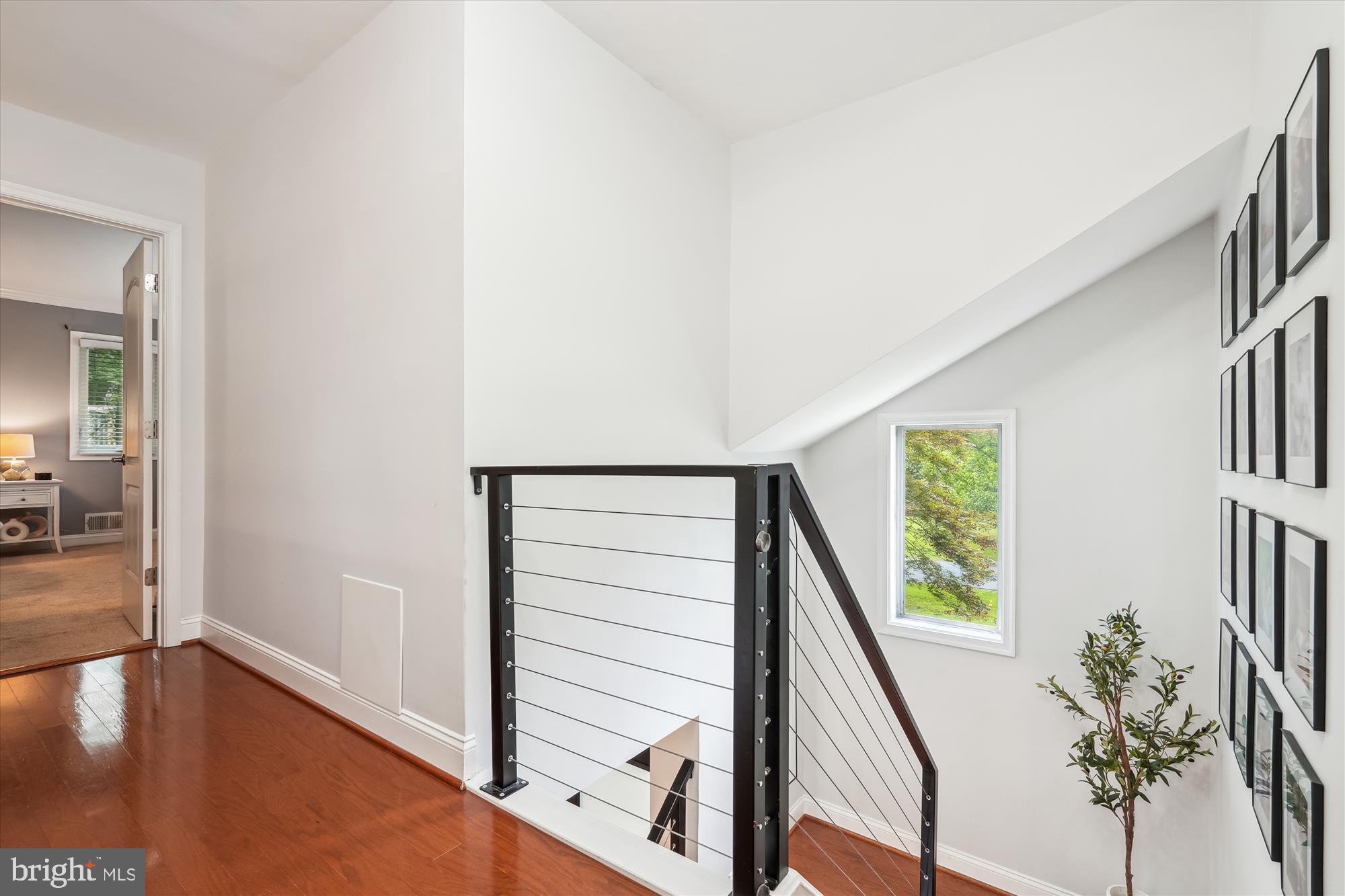 15109 Watergate Road Silver Spring, MD 20905 - Photo 17 of 50 Upper level stairway