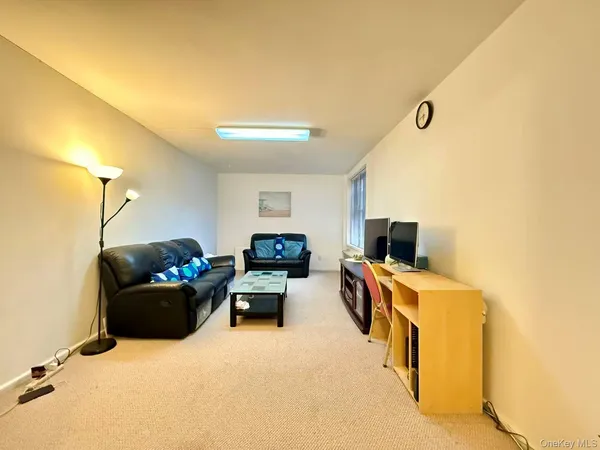 $368,000 | 38-15 149th Street, Unit 2D | Murray Hill - Flushing