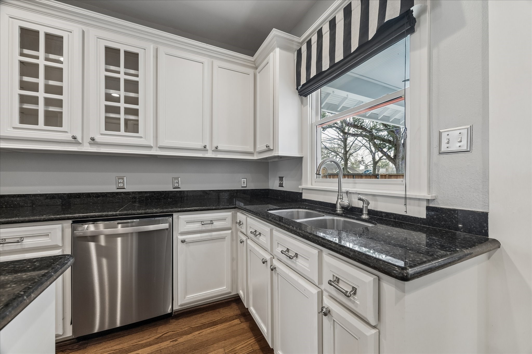 1102 East 14th Street Houston, TX 77009 - Photo 15 of 34