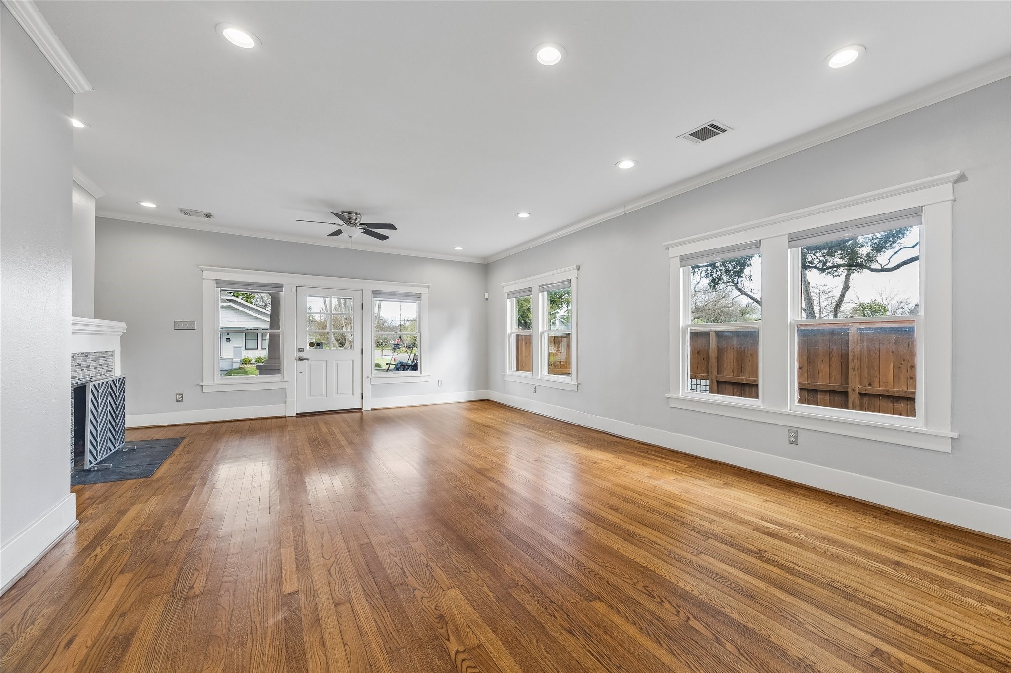 1102 East 14th Street Houston, TX 77009 - Photo 2 of 34