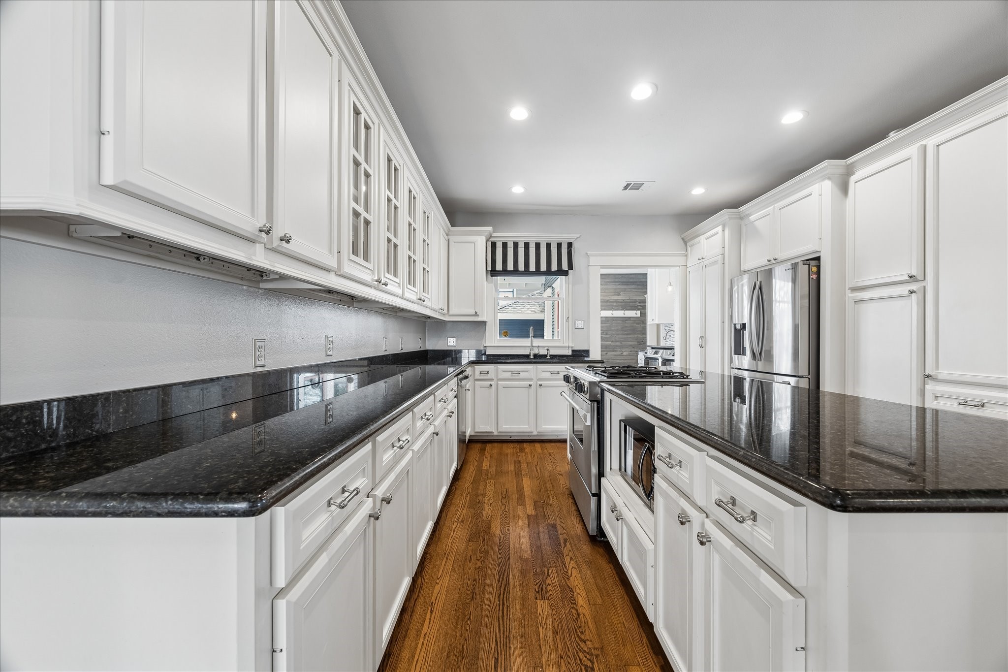 1102 East 14th Street Houston, TX 77009 - Photo 3 of 34