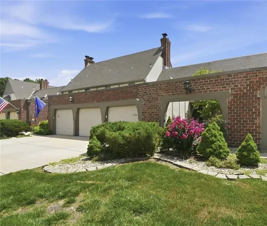 $220,000 | 10243 Foster Street, Overland Park, KS 66212