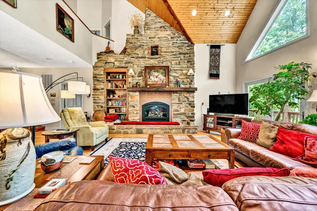 a view of a living room kitchen