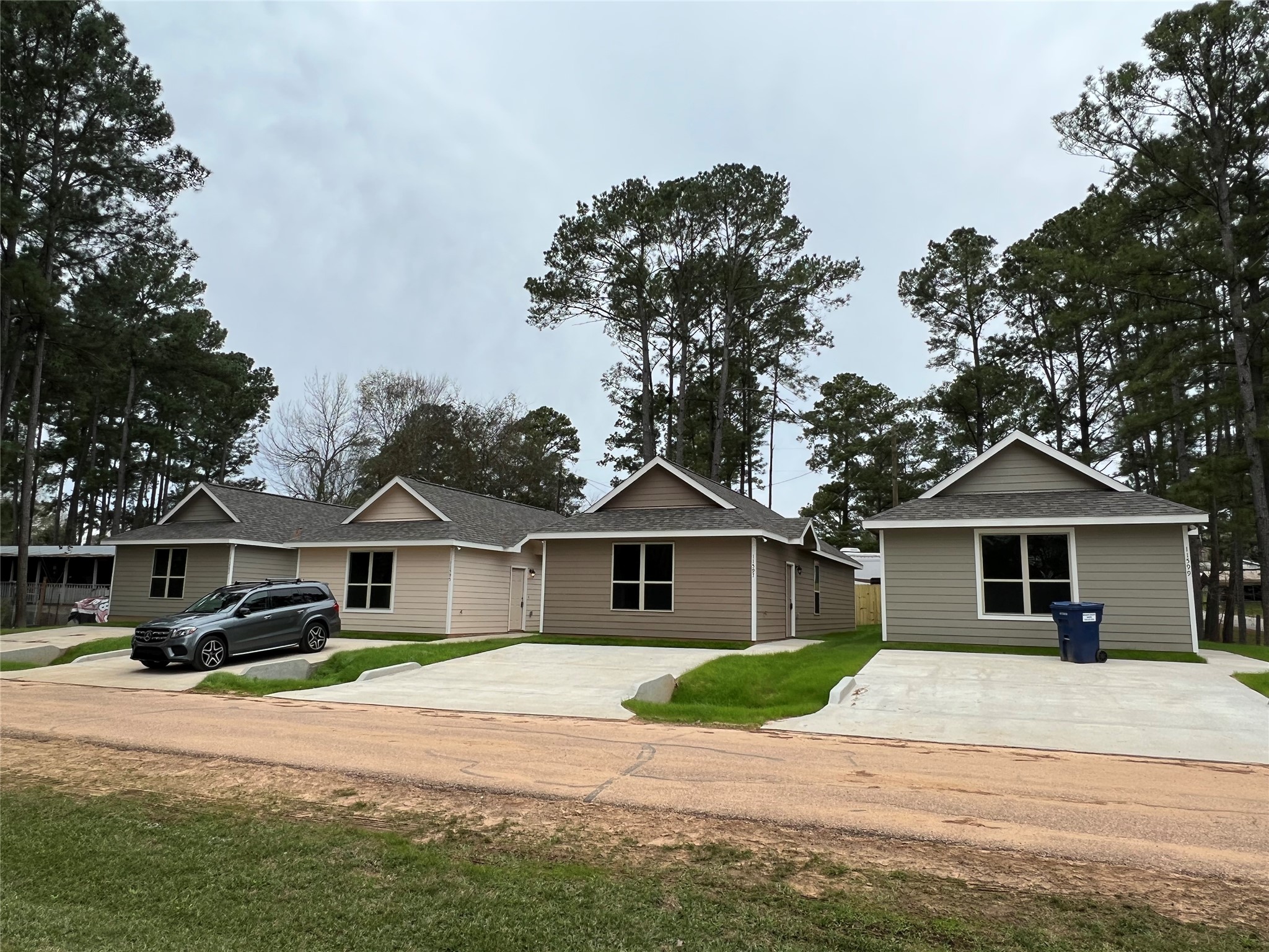 11595 Persimmon Street Willis, TX 77318 - Photo 2 of 14 a front view of a house with a garden