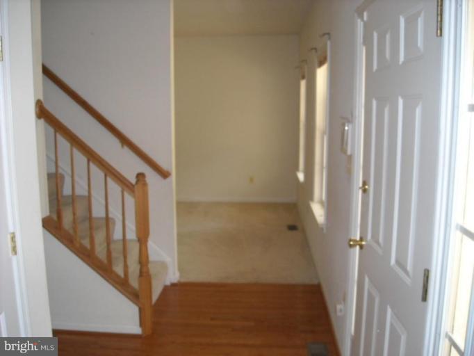 12390 Tacketts Mill Road Stafford, VA 22556 - Photo 3 of 17 Entrance / Foyer