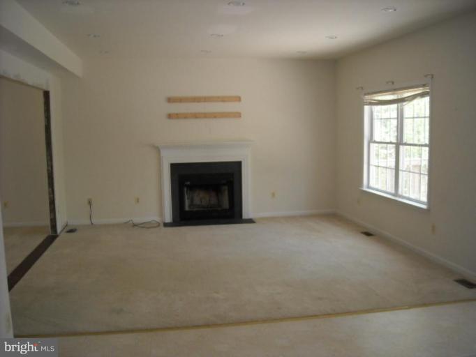 12390 Tacketts Mill Road Stafford, VA 22556 - Photo 7 of 17 Living Room