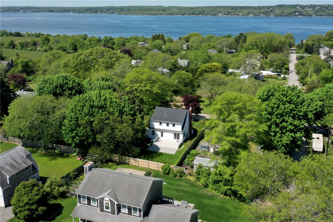 20 Beach Avenue Jamestown, RI 02835 - Photo 4 of 28