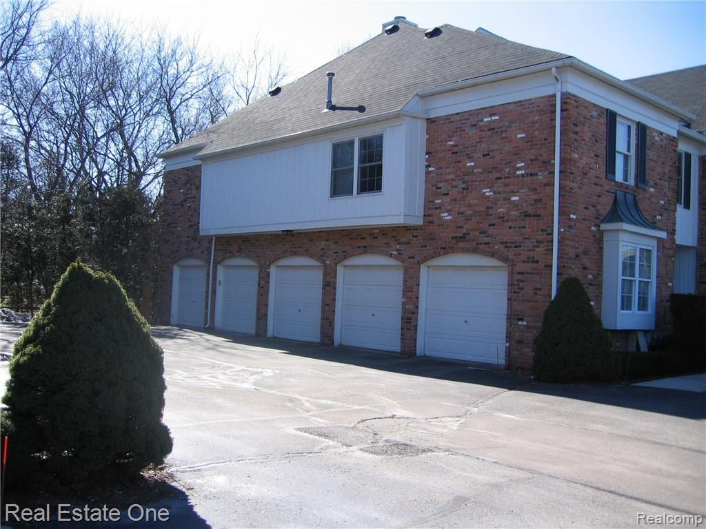 1675 Huntington Park, Unit 4 (D) Rochester, MI 48309 - Photo 36 of 37 2 CAR ATTACHED GARAGE