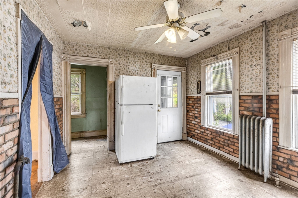 38 Phoenix Street Springfield, MA 01104 - Photo 4 of 18