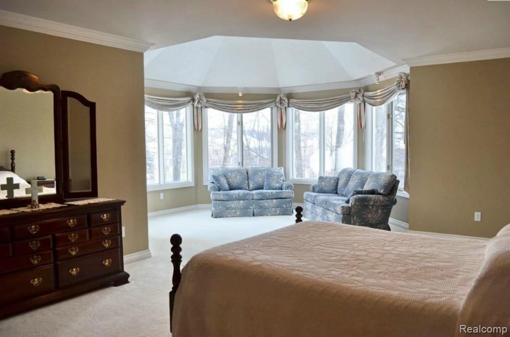 3609 Cedar Brook Drive Rochester, MI 48309 - Photo 13 of 27 Expansive Master Retreat