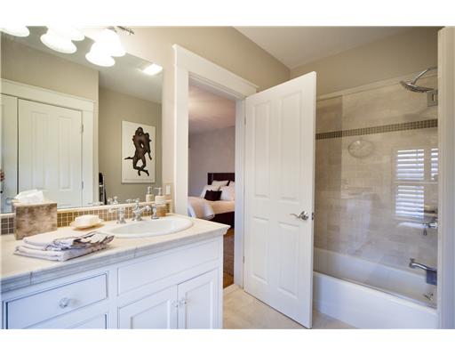 8 Annandale Road, Unit 3 Newport, RI 02840 - Photo 8 of 11 Bathroom.
