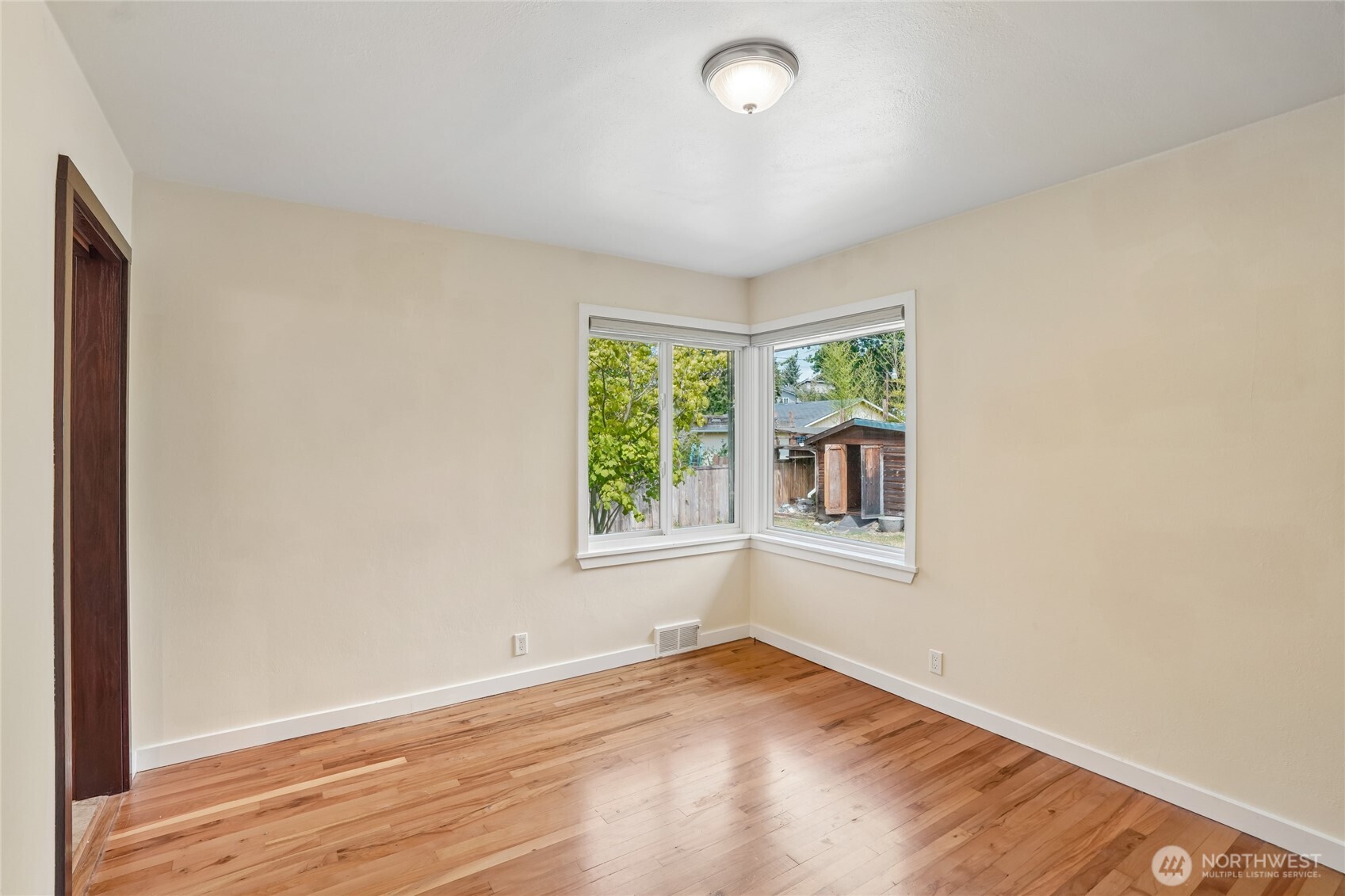 3004 Southwest Barton Street Seattle, WA 98126 - Photo 4 of 40