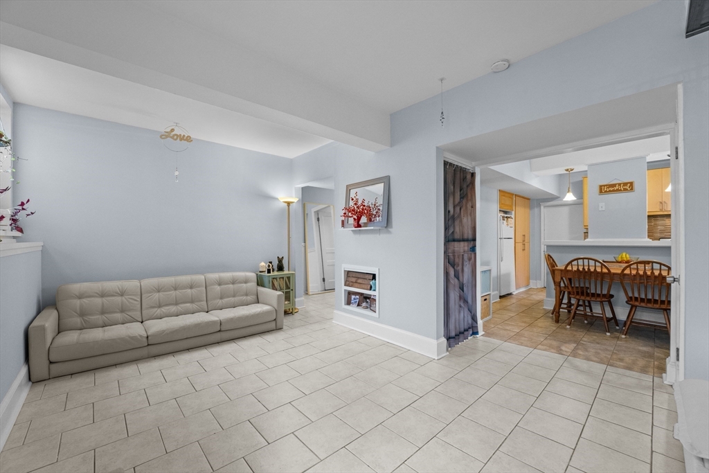 1 Lanark Road, Unit 7 Brookline, MA 02445 - Photo 5 of 22