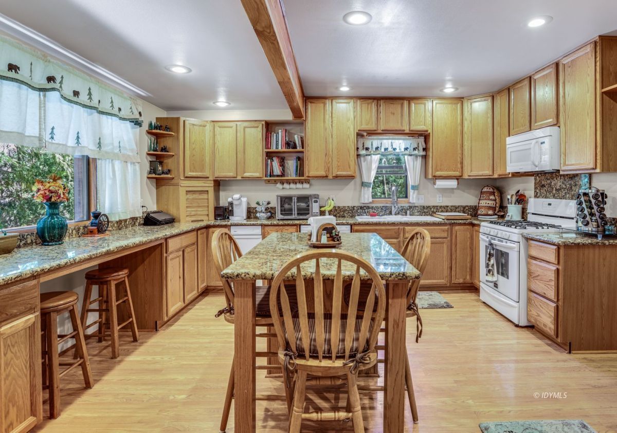 25840 Wayne Road Idyllwild, CA 92549 - Photo 15 of 46 Large Center island