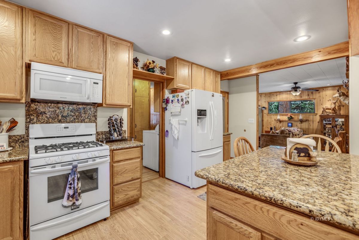 25840 Wayne Road Idyllwild, CA 92549 - Photo 18 of 46 All appliances stay