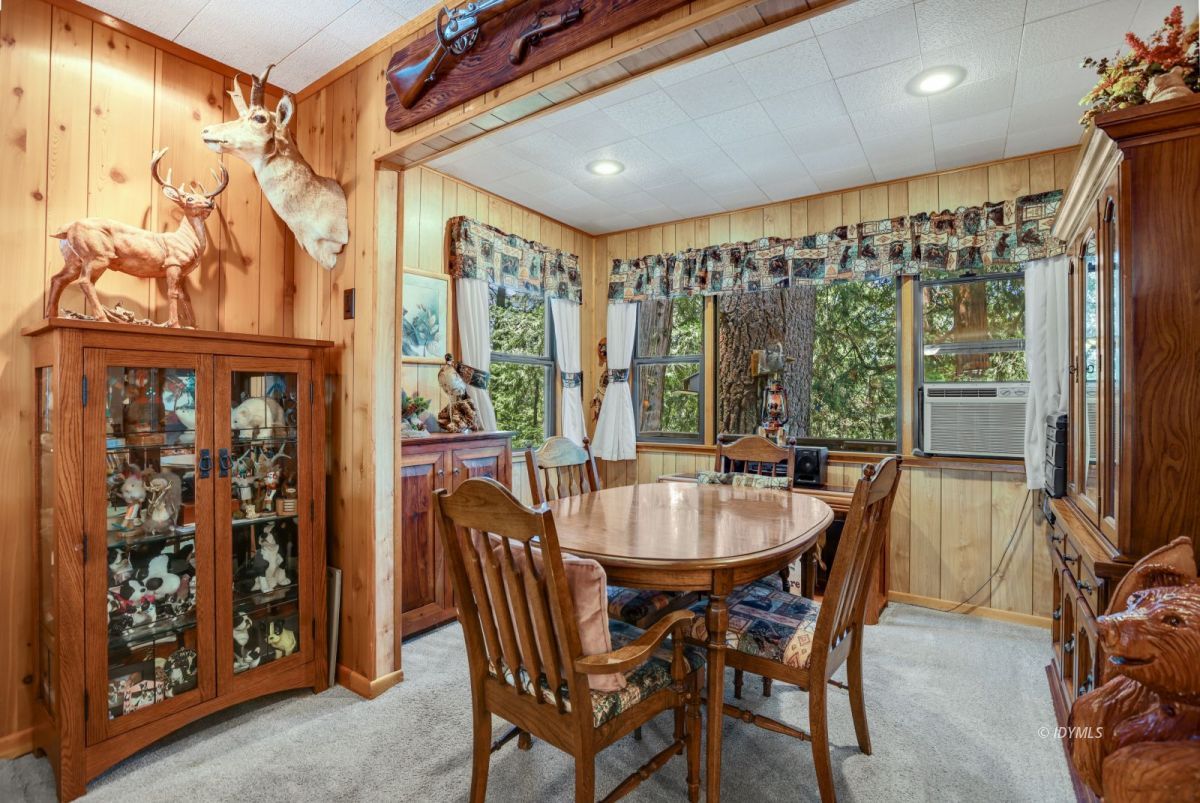 25840 Wayne Road Idyllwild, CA 92549 - Photo 19 of 46 Dining room
