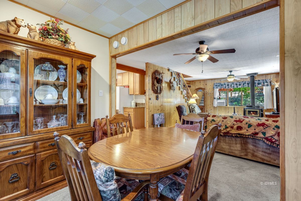 25840 Wayne Road Idyllwild, CA 92549 - Photo 20 of 46 Dining room/Living room