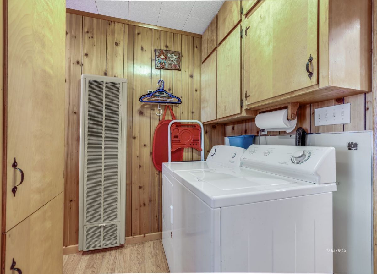 25840 Wayne Road Idyllwild, CA 92549 - Photo 25 of 46 Laundry area